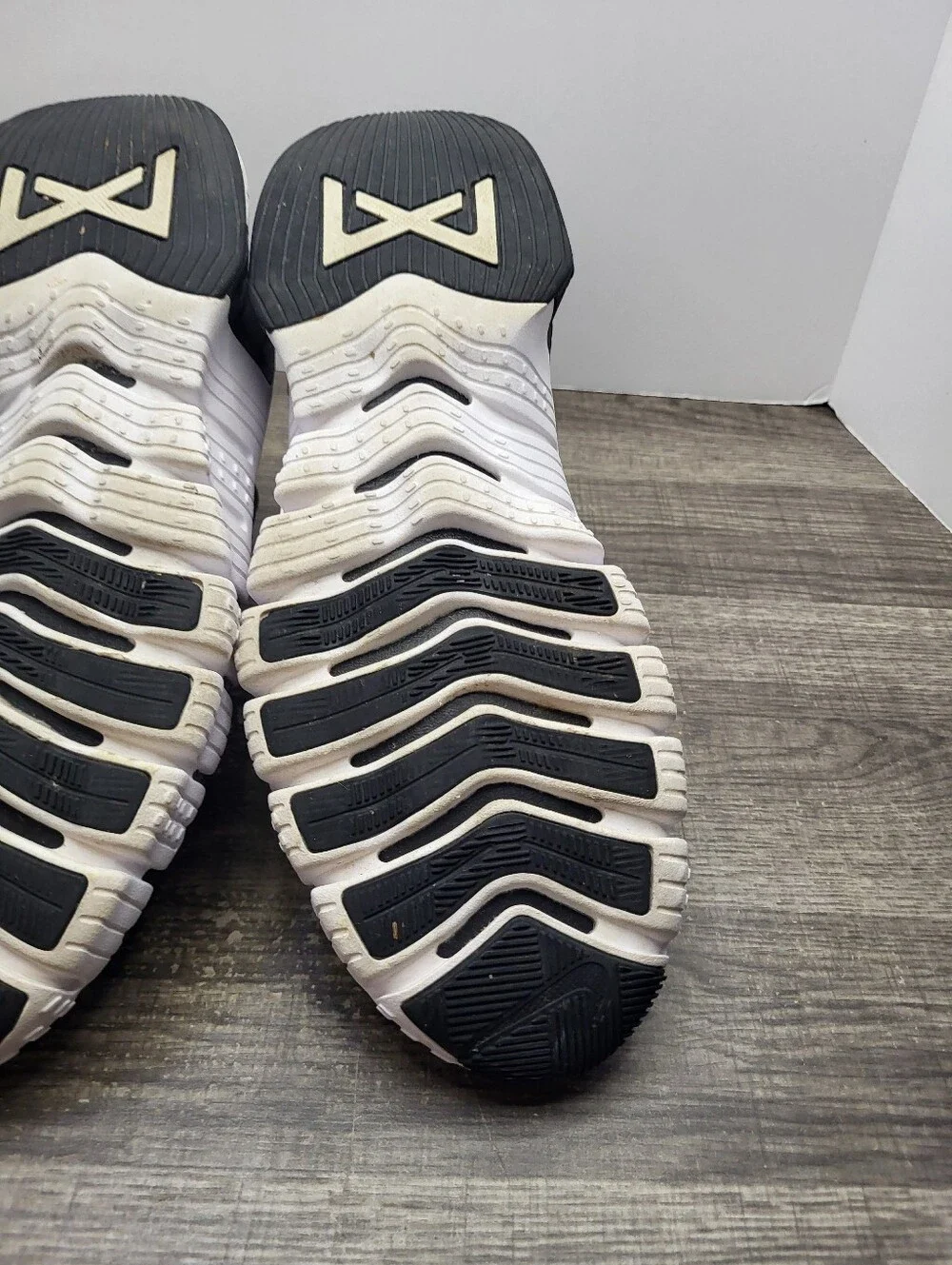 Nike Free Metcon 4 Training White Black Grey Gradient Womens Size 9 Shoes